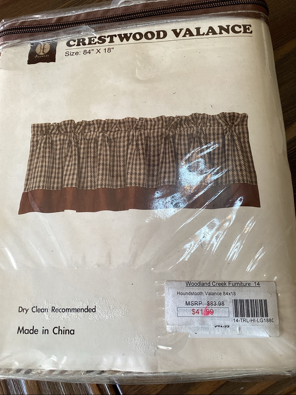 BNWT Crestwood Valance 84” x 18”